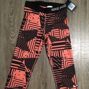 NWT Nike Pro Capri Sz Med